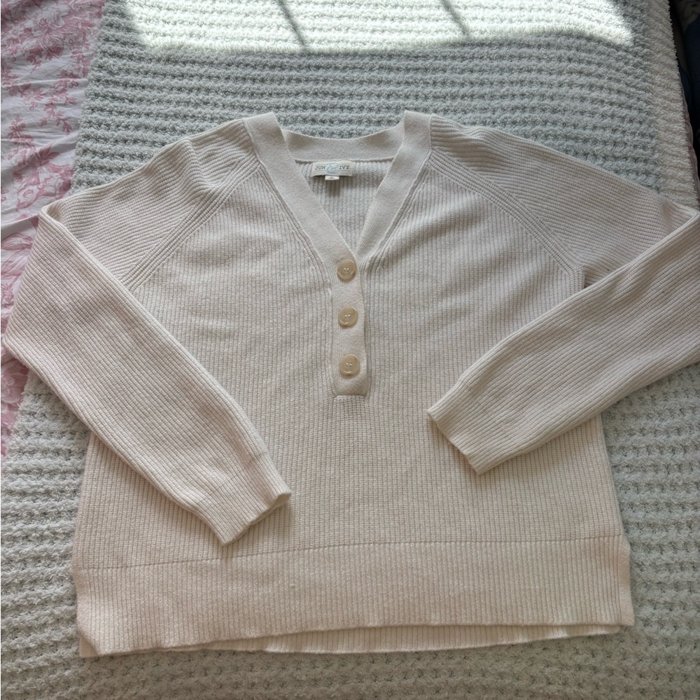Cozy Cream V-Neck Sweater with Relaxed Fit